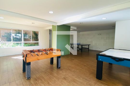 Área comum de apartamento para alugar com 3 quartos, 85m² em Jardim Tupanci, Barueri
