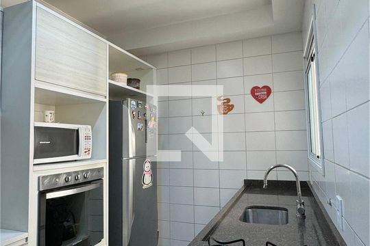 Cozinha de apartamento para alugar com 3 quartos, 85m² em Jardim Tupanci, Barueri