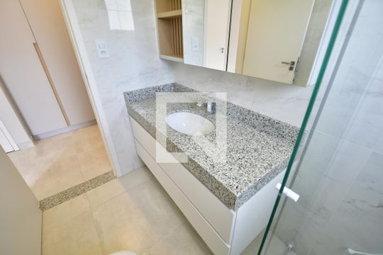 Banheiro Suíte 1 de casa de condomínio para alugar com 3 quartos, 105m² em Chácara Primavera, Campinas