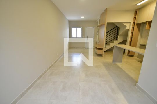 Sala de casa de condomínio para alugar com 3 quartos, 105m² em Chácara Primavera, Campinas