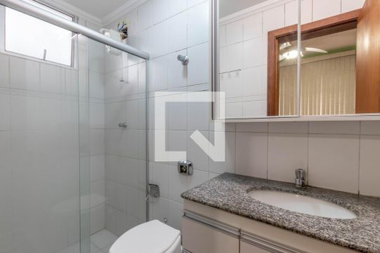 Banheiro de apartamento para alugar com 3 quartos, 216m² em Ouro Preto, Belo Horizonte
