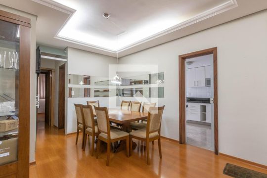 Apartamento para alugar com 3 quartos, 216m² em Ouro Preto, Belo Horizonte