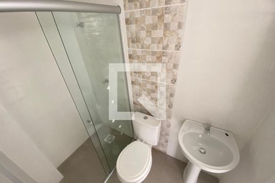Banheiro de apartamento para alugar com 1 quarto, 32m² em Jardim Algarve, Alvorada