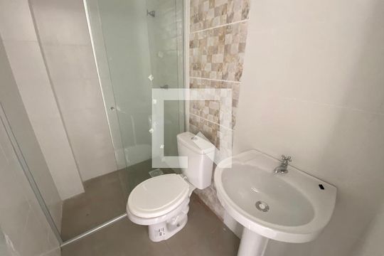 Banheiro de apartamento para alugar com 1 quarto, 32m² em Jardim Algarve, Alvorada