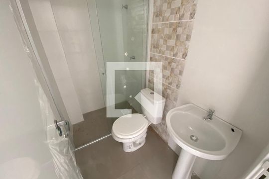 Banheiro de apartamento para alugar com 1 quarto, 32m² em Jardim Algarve, Alvorada
