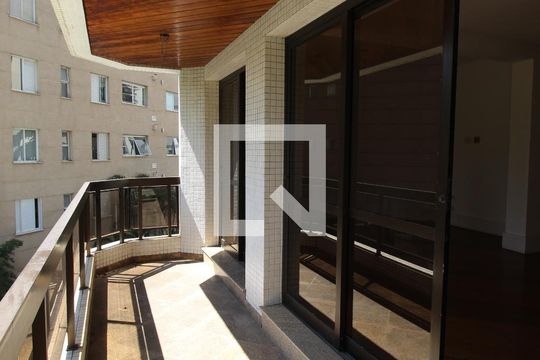 Varanda de apartamento à venda com 4 quartos, 210m² em Vila Nova Conceição, São Paulo