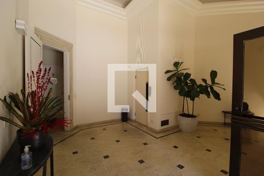 Hall de Entrada de apartamento à venda com 4 quartos, 210m² em Vila Nova Conceição, São Paulo