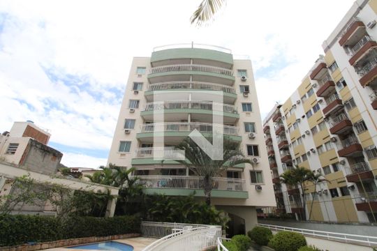 Fachada do bloco de apartamento para alugar com 3 quartos, 21m² em Méier, Rio de Janeiro