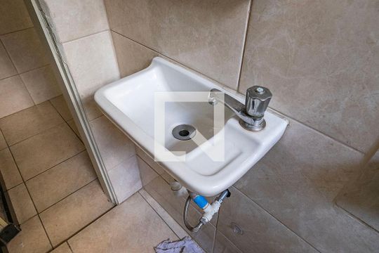 Banheiro de kitnet/studio para alugar com 1 quarto, 29m² em Perdizes, São Paulo