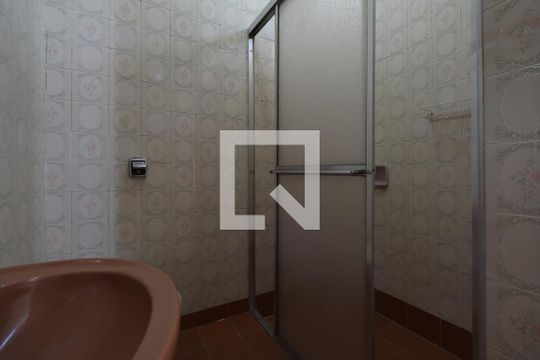 Banheiro 1 de casa para alugar com 2 quartos, 137m² em Vila Alpina, Santo André