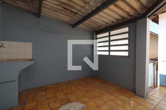 Lavanderia de casa para alugar com 2 quartos, 137m² em Vila Alpina, Santo André