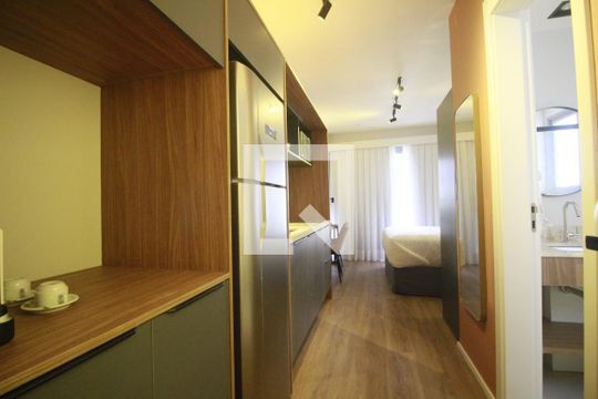 Cozinha de apartamento à venda com 1 quarto, 30m² em Indianópolis, São Paulo