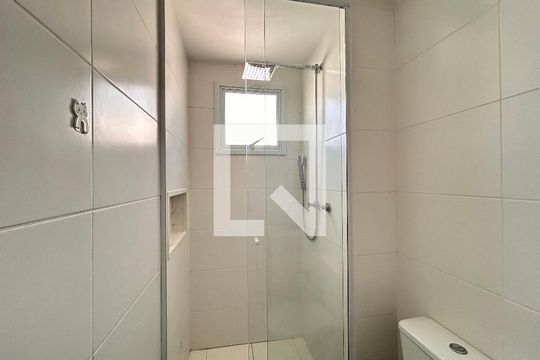 Banheiro da Suíte de apartamento para alugar com 2 quartos, 49m² em Vila Pirituba, São Paulo
