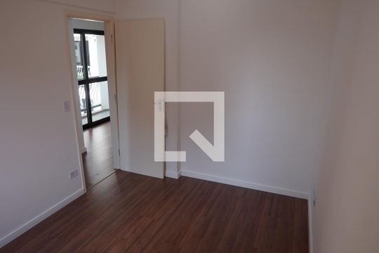 Suíte de apartamento para alugar com 2 quartos, 84m² em Jardim Maria Rosa, Taboão da Serra