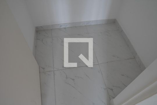 Banheiro de apartamento para alugar com 2 quartos, 84m² em Jardim Maria Rosa, Taboão da Serra