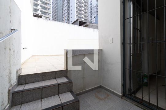 Quintal de casa à venda com 2 quartos, 100m² em Jardim Cotching, São Paulo