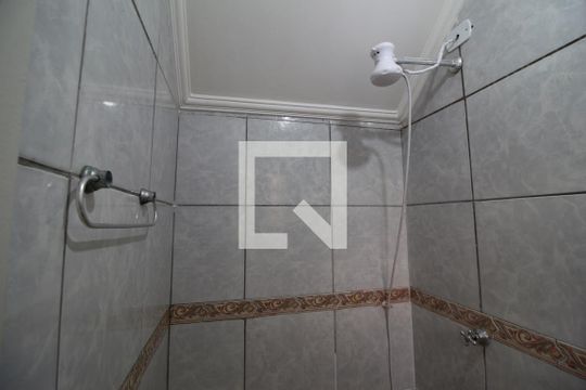 Banheiro de casa de condomínio para alugar com 1 quarto, 44m² em Vila Alpina, São Paulo