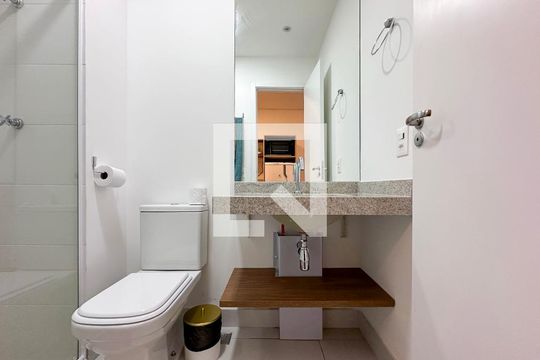 Banheiro de kitnet/studio à venda com 0 quarto, 24m² em Campo Belo, São Paulo