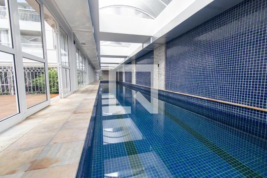 Área comum - Piscina de apartamento para alugar com 2 quartos, 70m² em Centro, Curitiba