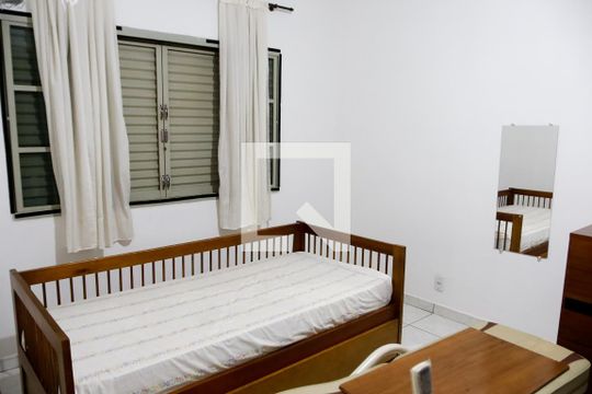 Quarto 1 de casa para alugar com 1 quarto, 47m² em Ayrosa, Osasco