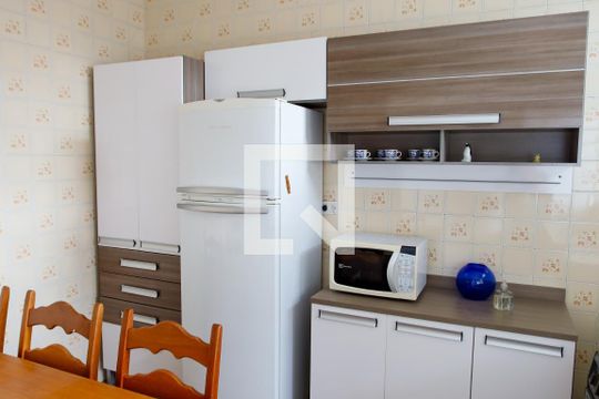 Cozinha de casa para alugar com 1 quarto, 47m² em Ayrosa, Osasco