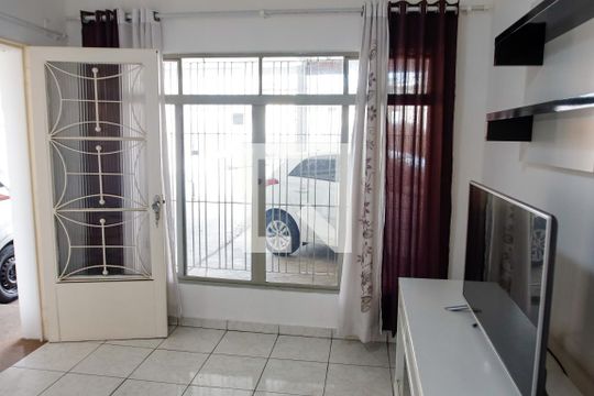 sala de casa para alugar com 1 quarto, 47m² em Ayrosa, Osasco