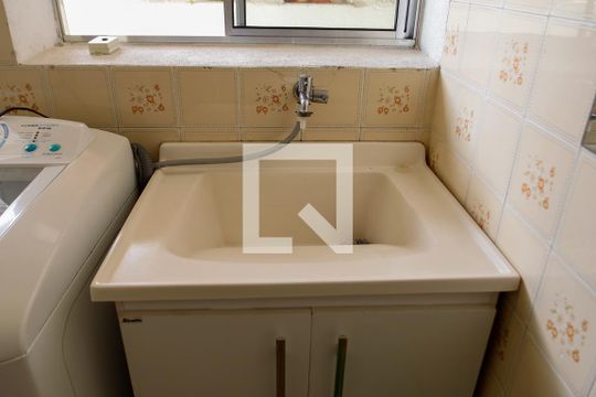 Lavanderia de casa para alugar com 1 quarto, 47m² em Ayrosa, Osasco