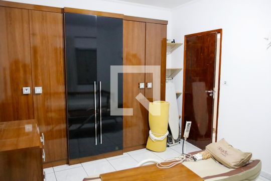 Quarto 1 de casa para alugar com 1 quarto, 47m² em Ayrosa, Osasco