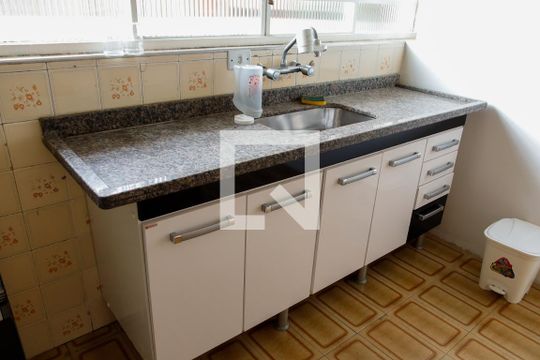 Cozinha de casa para alugar com 1 quarto, 47m² em Ayrosa, Osasco