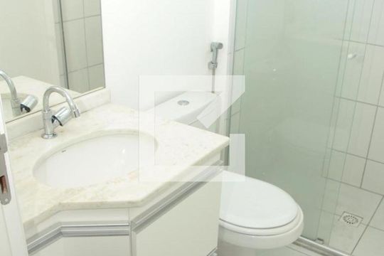 Banheiro de apartamento para alugar com 3 quartos, 78m² em Heliópolis, Belo Horizonte