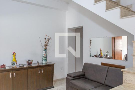 Casa à venda com 4 quartos, 175m² em Cidade Mãe do Céu, São Paulo