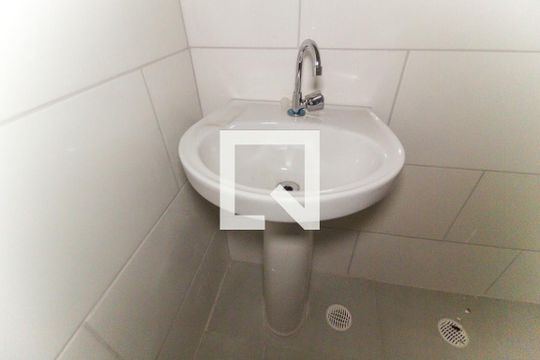 Banheiro de casa para alugar com 2 quartos, 35m² em Cidade Líder, São Paulo