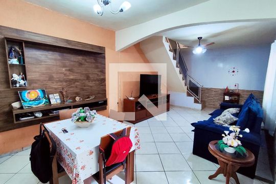 Sala de casa à venda com 3 quartos, 210m² em Piedade, Rio de Janeiro