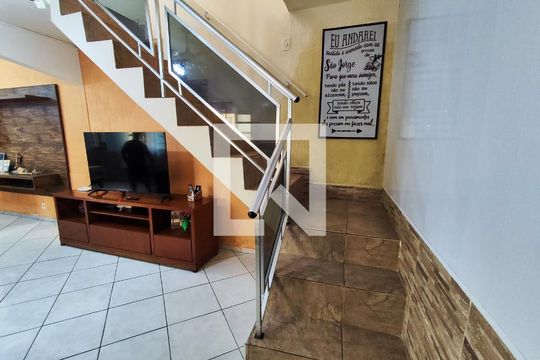 Escada  de casa à venda com 3 quartos, 210m² em Piedade, Rio de Janeiro