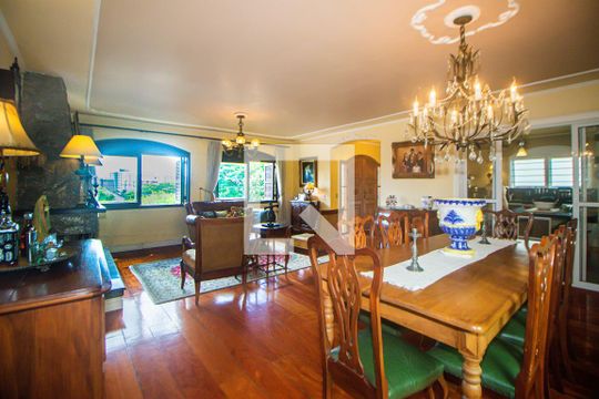Casa à venda com 3 quartos, 300m² em Jardim Itu, Porto Alegre