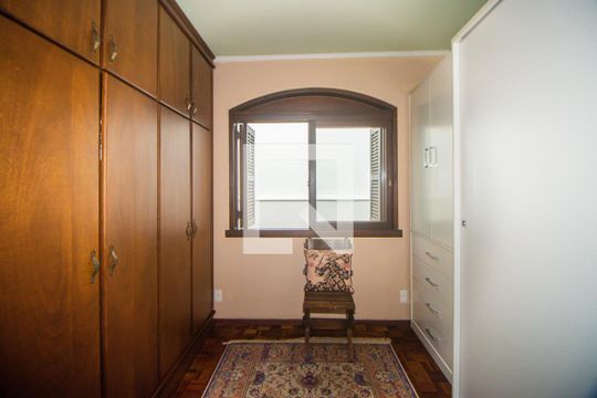 Quarto 1 de casa à venda com 3 quartos, 300m² em Jardim Itu, Porto Alegre