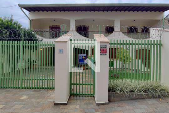 PLACA INSTALADA NA FACHADA de casa à venda com 3 quartos, 360m² em Jardim Guarani, Campinas