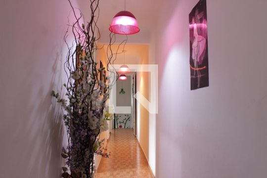 Corredor de casa para alugar com 3 quartos, 300m² em Sumaré, São Paulo