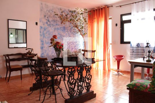 Sala 3 de casa para alugar com 3 quartos, 300m² em Sumaré, São Paulo