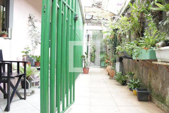 Quintal de casa para alugar com 3 quartos, 300m² em Sumaré, São Paulo