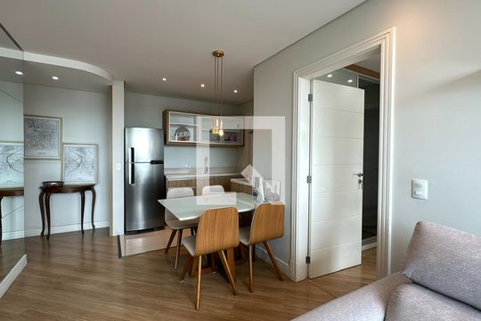 Sala de apartamento para alugar com 1 quarto, 44m² em Alto da Rua Xv, Curitiba