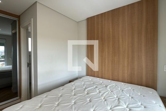 Quarto 1  de apartamento para alugar com 1 quarto, 44m² em Alto da Rua Xv, Curitiba