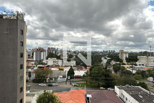 Sala de apartamento para alugar com 1 quarto, 44m² em Alto da Rua Xv, Curitiba