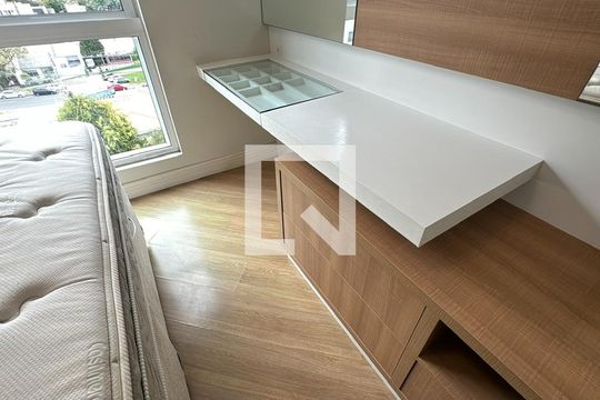 Quarto 1  de apartamento para alugar com 1 quarto, 44m² em Alto da Rua Xv, Curitiba
