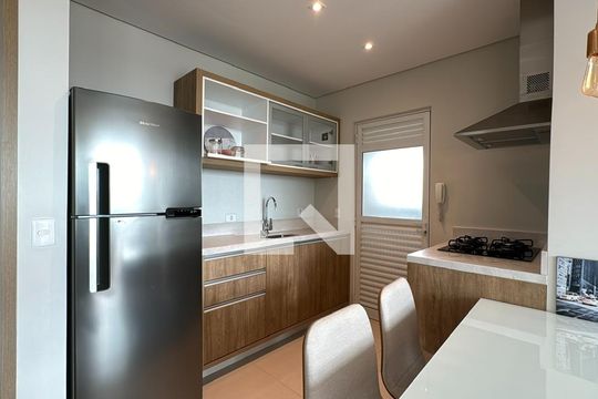 Cozinha  de apartamento para alugar com 1 quarto, 44m² em Alto da Rua Xv, Curitiba