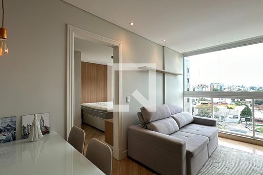 Sala de apartamento para alugar com 1 quarto, 44m² em Alto da Rua Xv, Curitiba