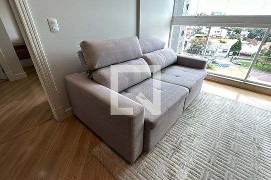 Sala de apartamento para alugar com 1 quarto, 44m² em Alto da Rua Xv, Curitiba