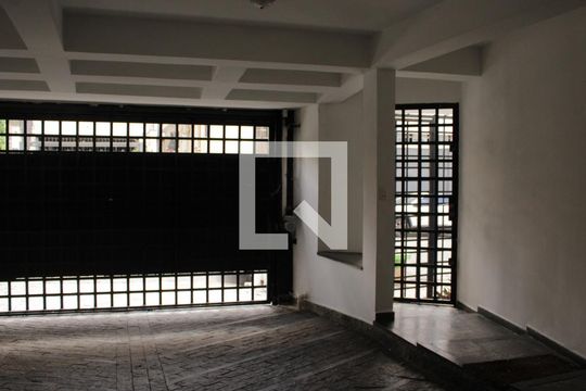 Garagem de casa para alugar com 7 quartos, 342m² em Parque da Mooca, São Paulo
