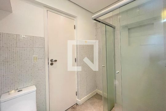 Banheiro de apartamento à venda com 3 quartos, 80m² em Auxiliadora, Porto Alegre
