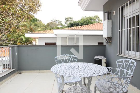 varanda da Suíte Master de casa à venda com 4 quartos, 700m² em Jardim das Bandeiras, São Paulo